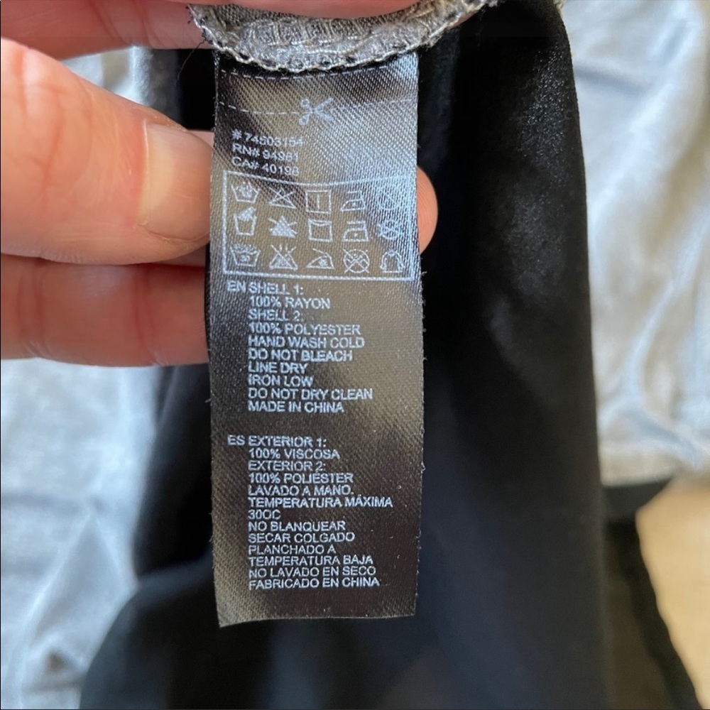 Forever 21 Long Sleeve Tee in Gray and Black Size Large - Picture 4 of 4